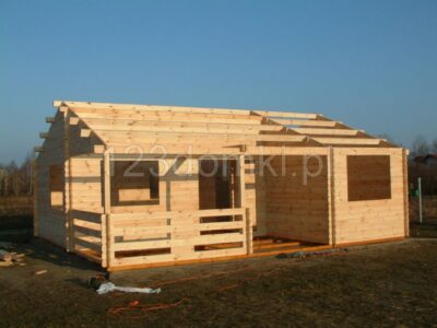 Domek drewniany letniskowy - domek z drewna budowa