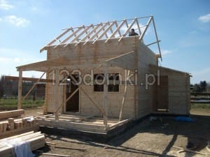 Domek drewniany letniskowy - domek z drewna piętrowy montaż