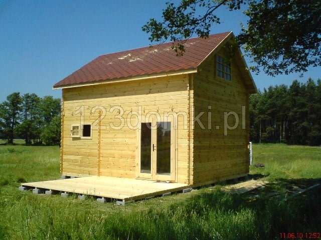 Domek drewniany letniskowy - domek z drewna z poddaszem