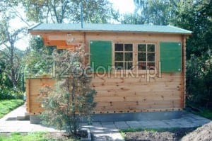 Domek drewniany letniskowy - domek z drewna z tarasem i narzędziownią