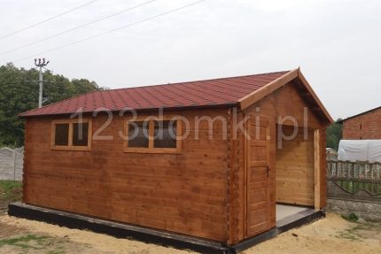 Drewniany garaż jednostanowiskowy