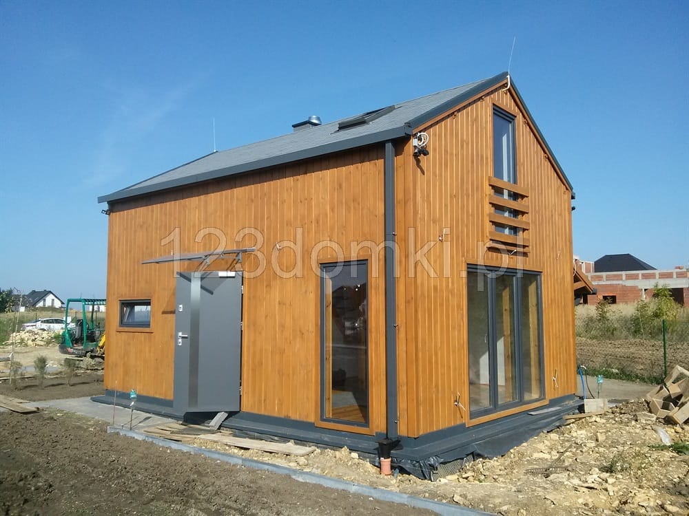 Nowoczesny domek letniskowy 35m2 z poddaszem