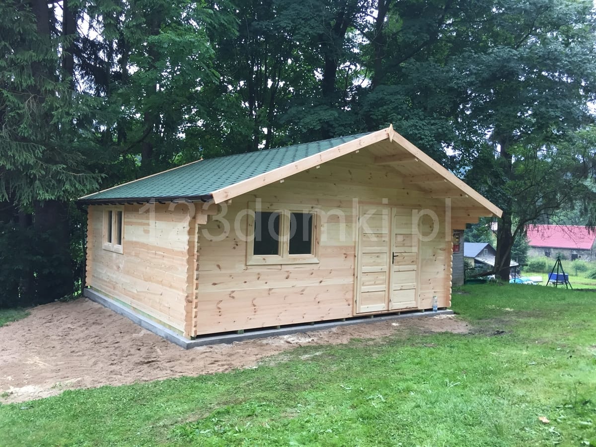 domki letniskowe do 35m2 domek letniskowy do 35m2 bez pozwolenia z wystającym z przodu dachem dwuspadowy dach